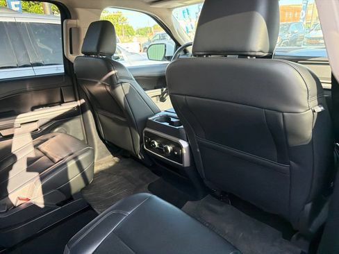 Used 2023 Ford Expedition XLT AWD/4WD image 32