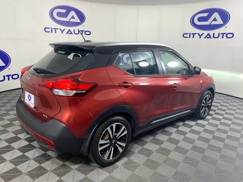 Used 2018 Nissan Kicks SR FWD image 2