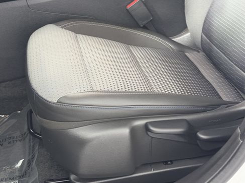 Used 2025 Chevrolet Trax LT FWD image 18