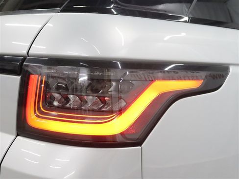 Used 2019 Land Rover Range Rover Sport HSE Dynamic image 14