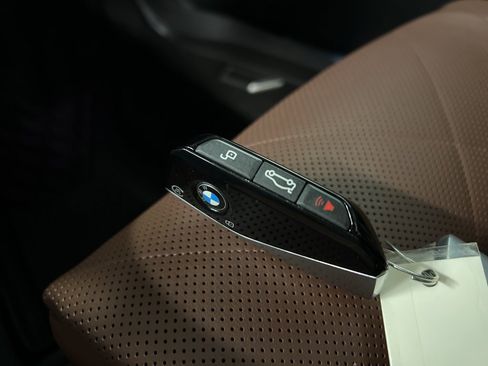 Used 2023 BMW X7 xDrive40i w/ Premium Package image 48