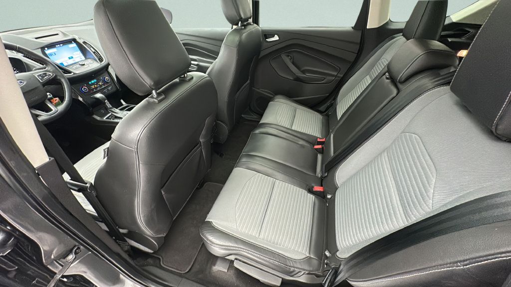 Used 2018 Ford Escape SE w/ SE Sport Appearance Package AWD/4WD image 9