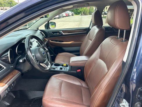 Used 2018 Subaru Outback 3.6R Touring AWD/4WD image 12