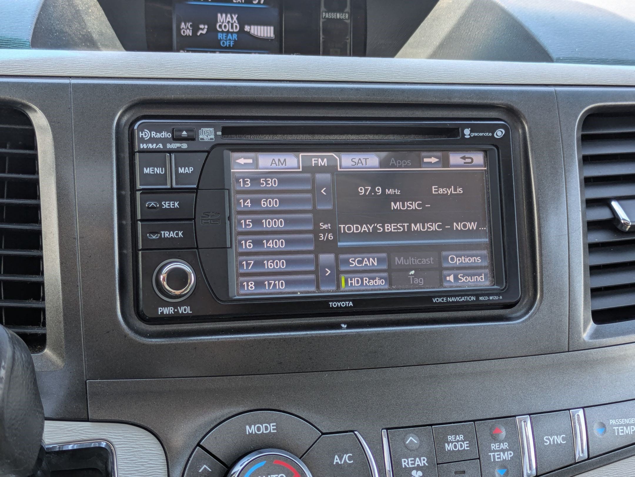 Used 2012 Toyota Sienna XLE w/ Entertainment Pkg FWD image 23
