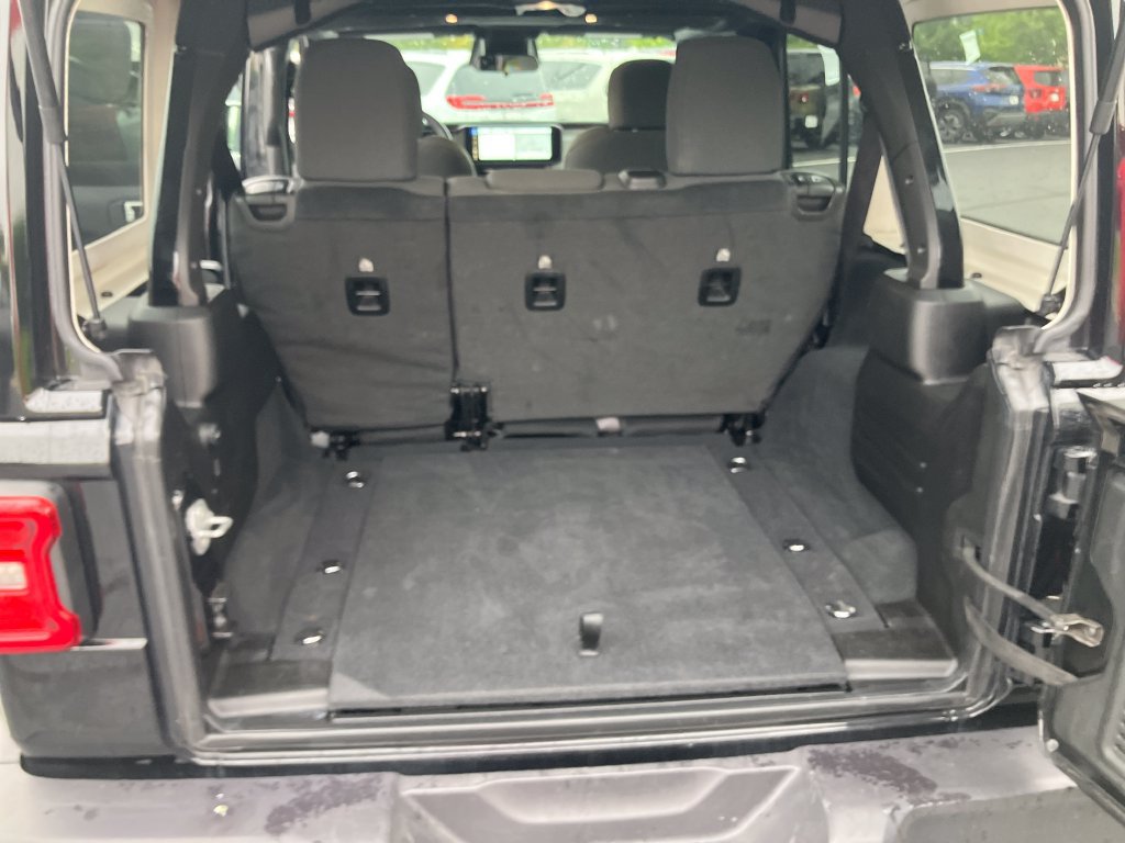 Used 2026 Jeep Wrangler Unlimited Sahara AWD/4WD image 25