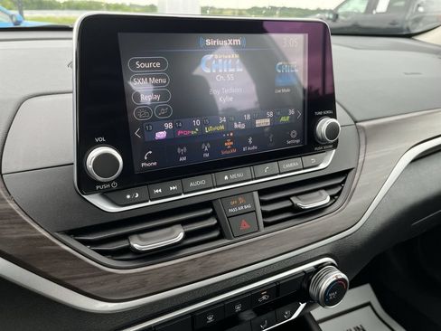 Used 2023 Nissan Altima 2.5 SV FWD image 16