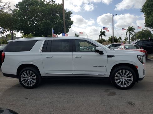 Used 2023 GMC Yukon XL Denali image 6