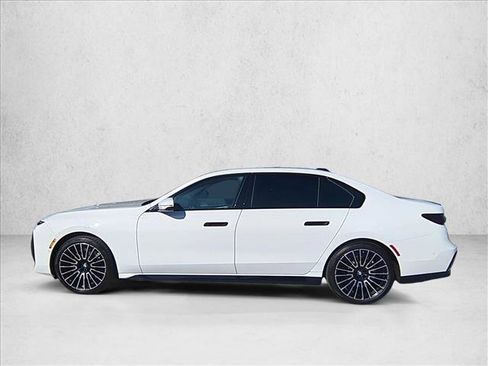 Used 2024 BMW 740i w/ Premium Package 2 RWD image 9