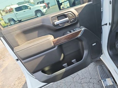 Used 2023 GMC Sierra 2500 SLT w/ SLT Preferred Package image 17