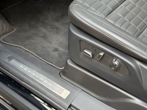Used 2026 Cadillac Escalade V AWD/4WD image 17