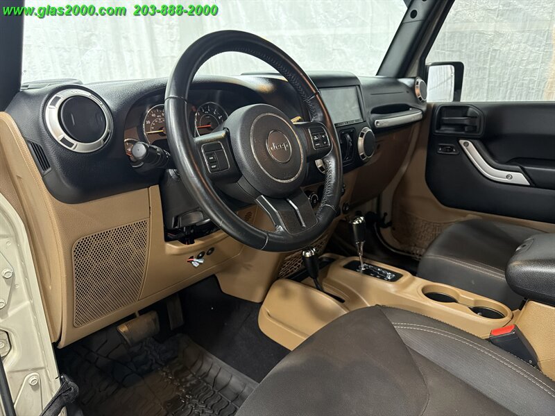 Used 2017 Jeep Wrangler Unlimited Sahara AWD/4WD image 3