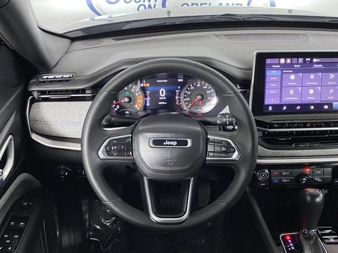 Used 2023 Jeep Compass Latitude AWD/4WD image 16
