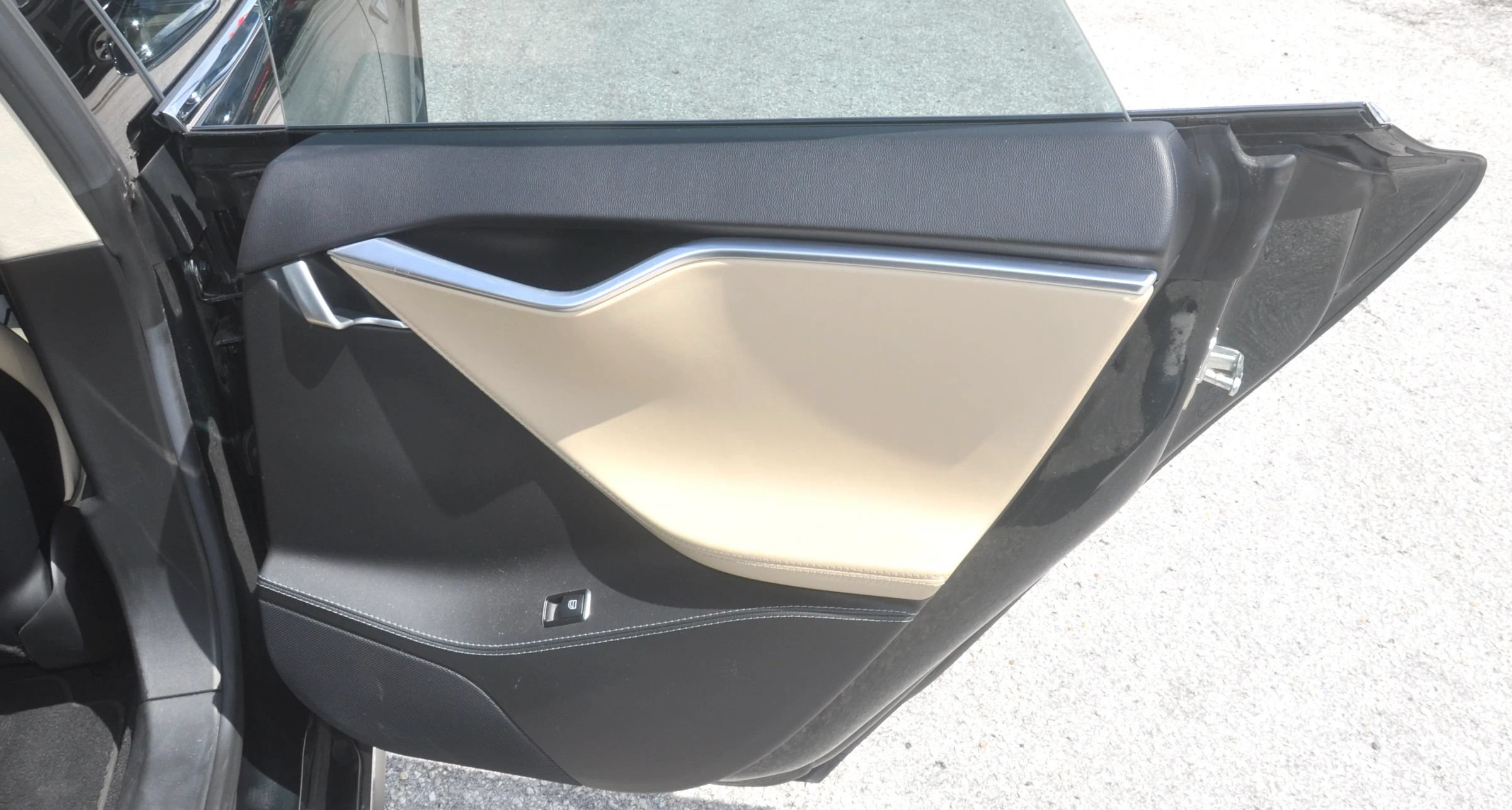 Used 2014 Tesla Model S 85 RWD image 17