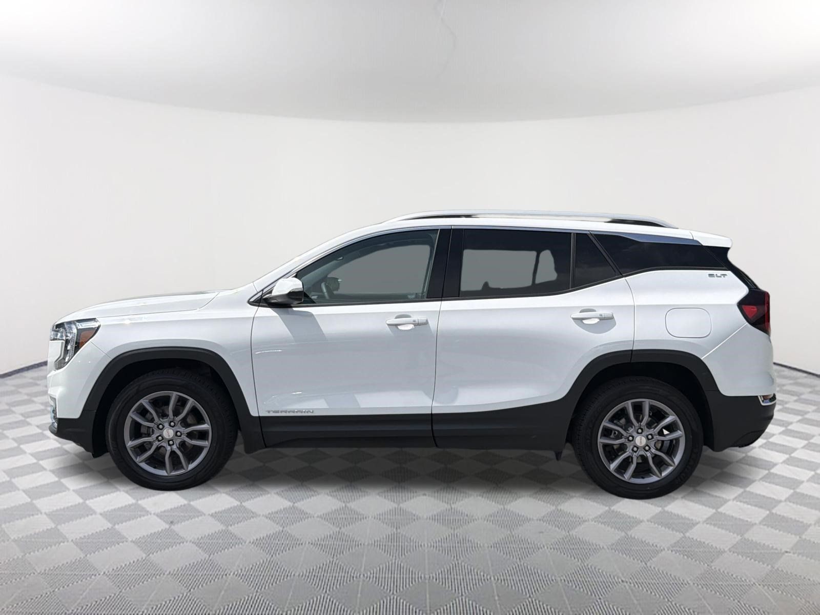 Certified 2023 GMC Terrain SLT AWD/4WD image 2