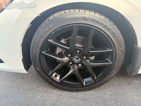 Used 2023 Honda Civic Sport image 6