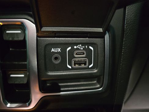 Used 2023 Jeep Gladiator Willys image 19