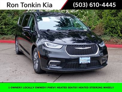 Used 2024 Chrysler Pacifica Select