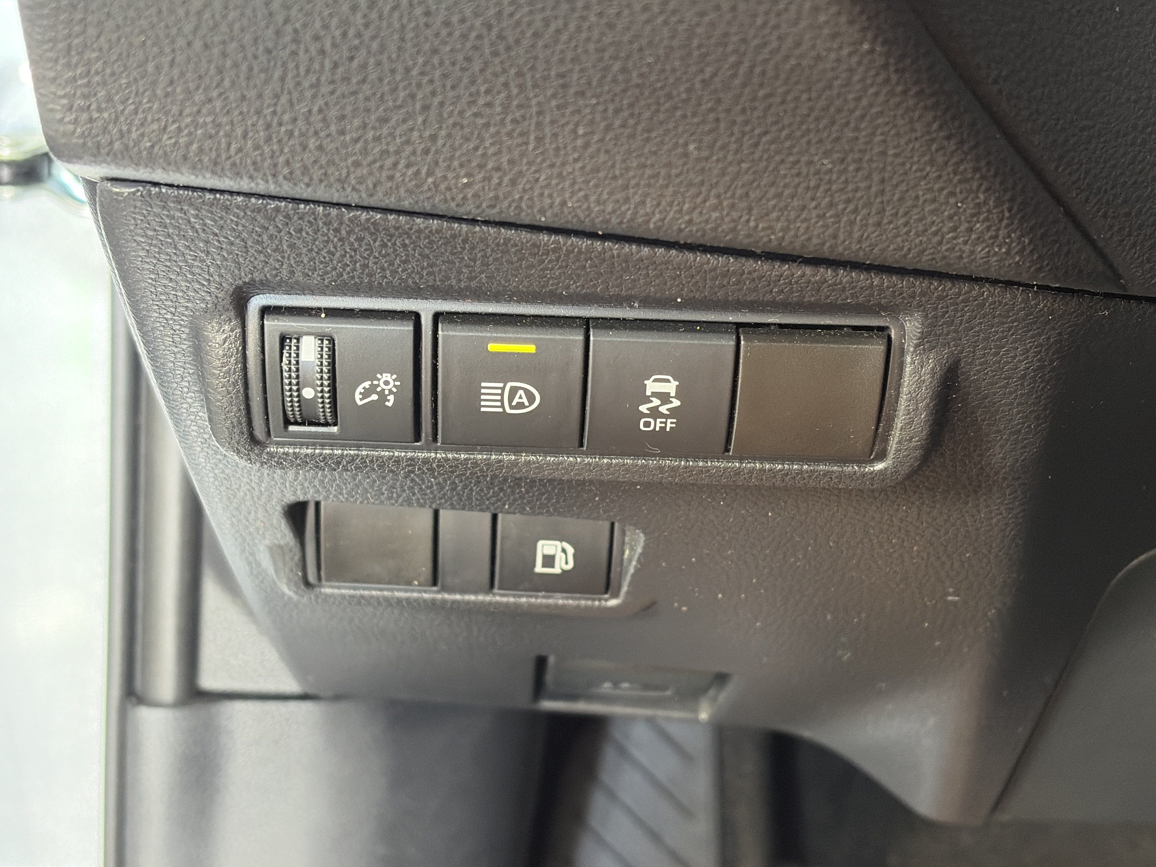 Used 2025 Toyota Corolla Cross AWD Hybrid image 26
