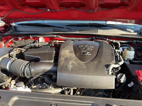 Used 2018 Toyota Tacoma TRD Sport AWD/4WD image 35