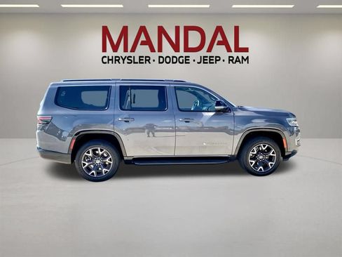 Used 2024 Jeep Wagoneer Series III AWD/4WD image 4