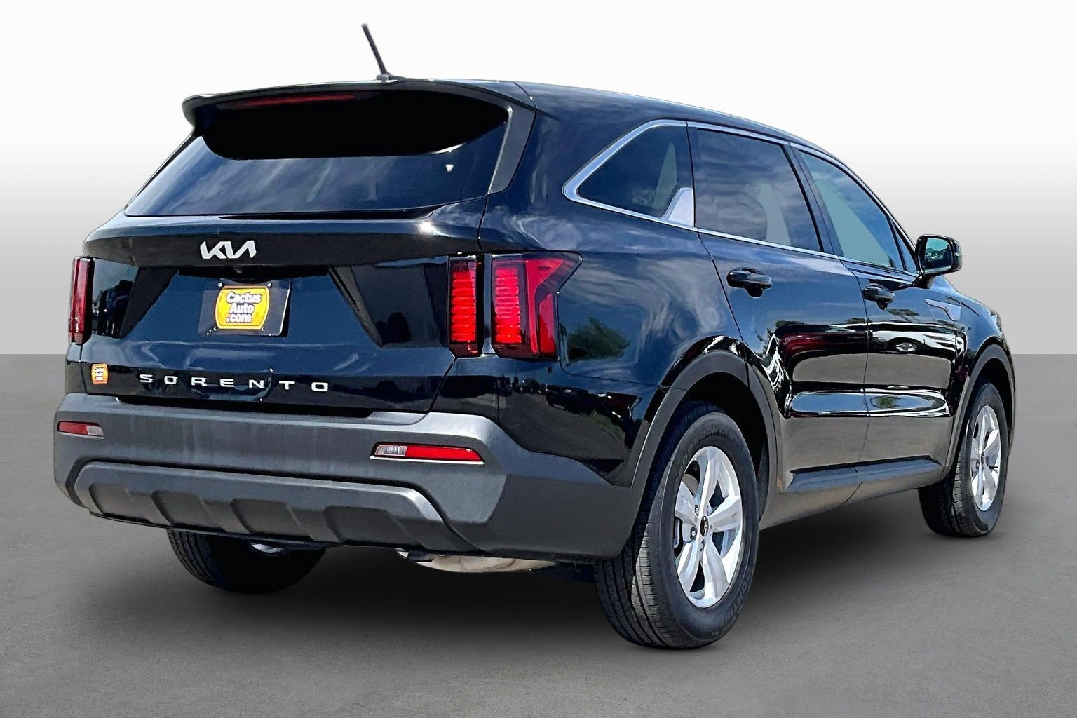 Used 2022 Kia Sorento LX FWD image 2
