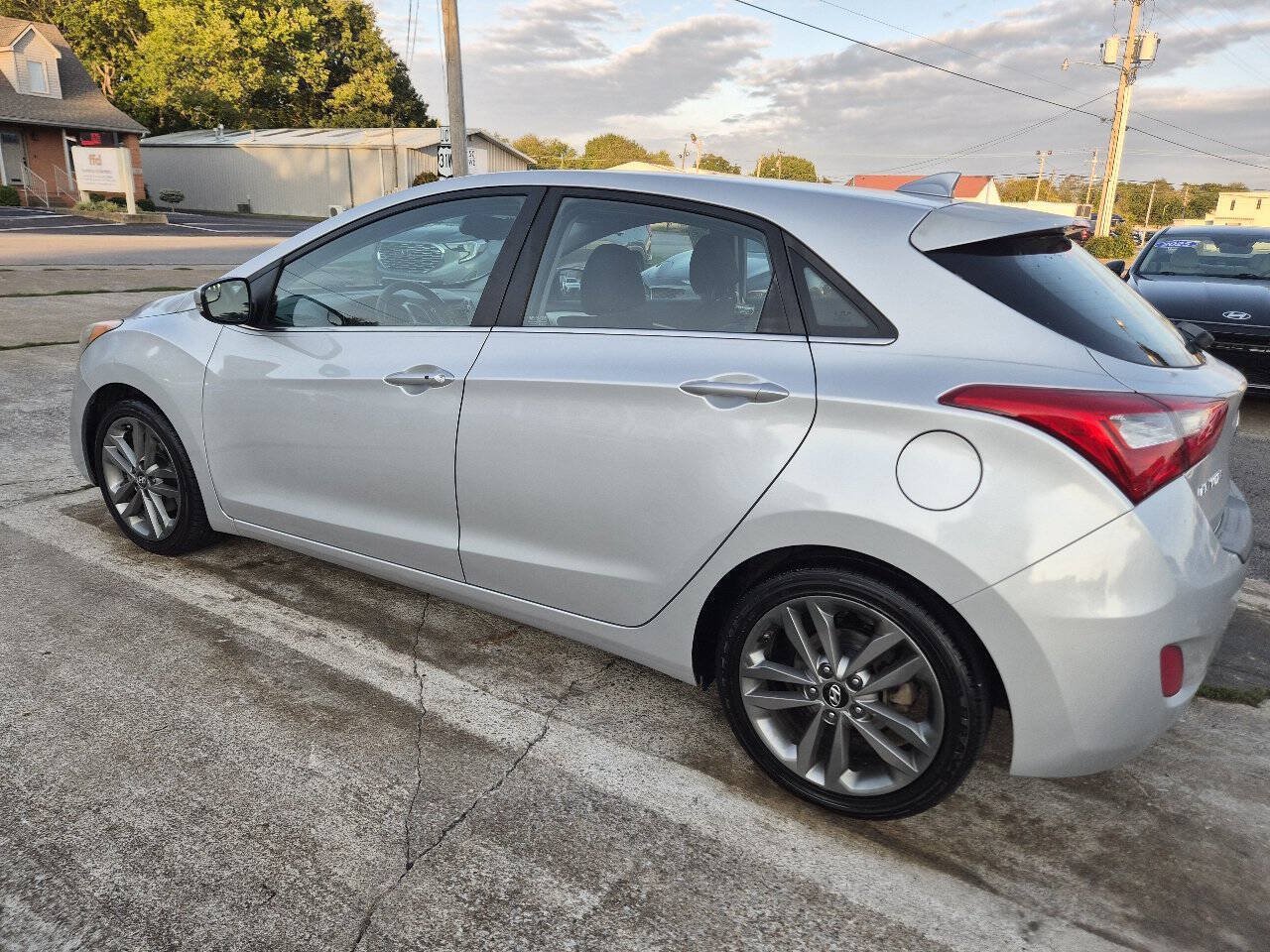Used 2016 Hyundai Elantra GT w/ Option Group 02 FWD image 4