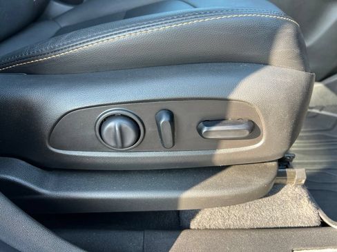 Used 2021 Chevrolet Equinox Premier FWD image 35