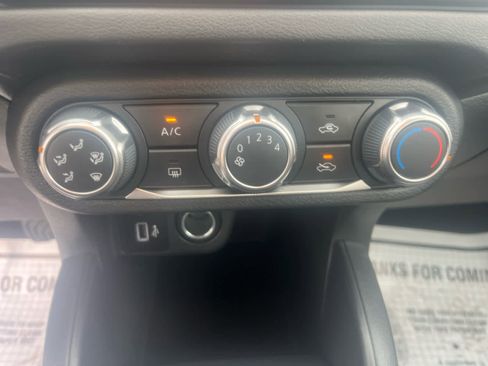 Used 2025 Nissan Versa S image 17