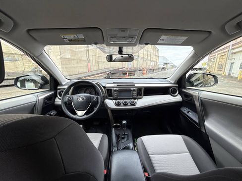 Used 2013 Toyota RAV4 LE AWD/4WD image 17