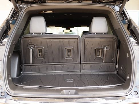 Used 2023 Buick Enclave Essence w/ Sport Touring Edition image 27