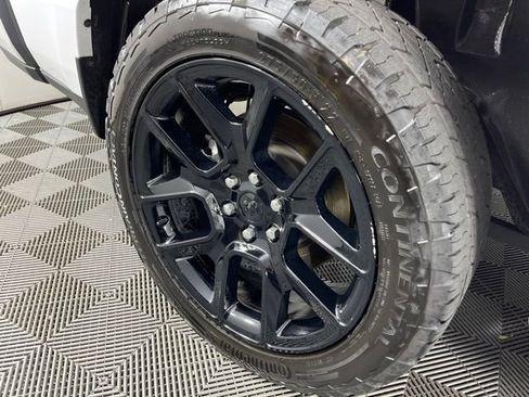 Used 2023 RAM 1500 Laramie AWD/4WD image 16