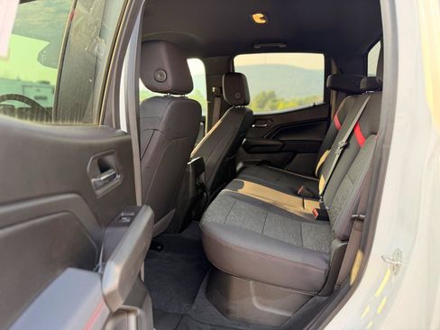 Used 2025 Chevrolet Colorado Z71 AWD/4WD image 11