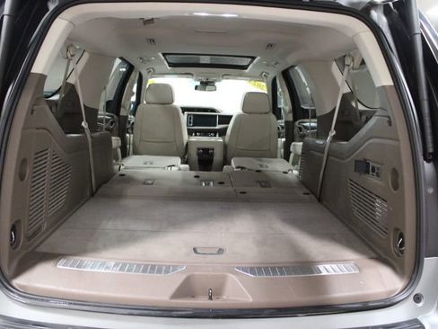 Used 2024 GMC Yukon XL Denali AWD/4WD image 16