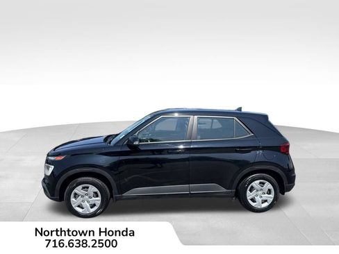 Used 2021 Hyundai Venue SE FWD image 12
