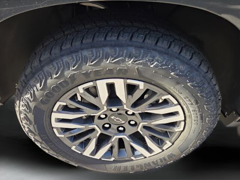 New 2026 Chevrolet Suburban Z71 w/ Z71 Off-Road Package AWD/4WD image 9