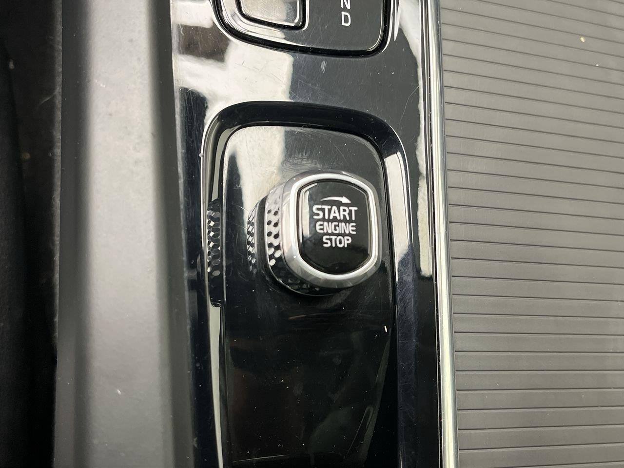 Used 2023 Volvo XC60 B5 Core AWD/4WD image 21