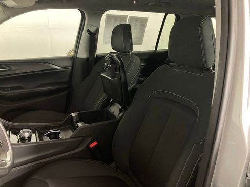 Used 2023 Jeep Grand Cherokee L Laredo image 11