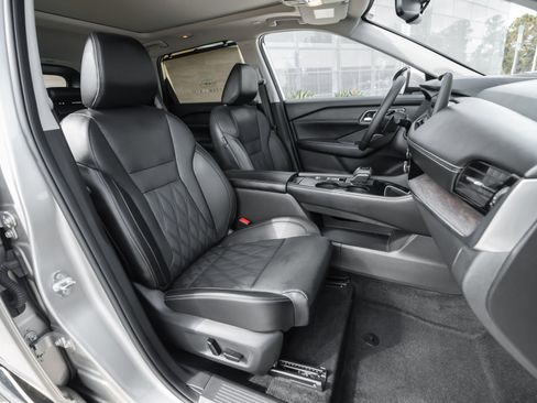 Used 2025 Nissan Rogue Platinum w/ Platinum Premium Package image 41