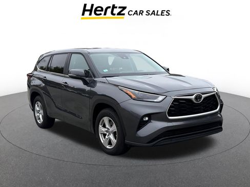 Used 2025 Toyota Highlander LE image 1