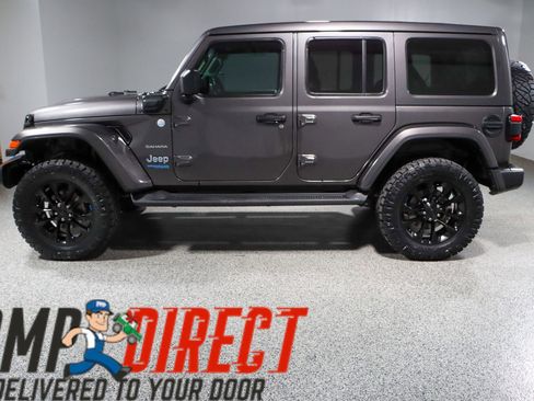 Used 2022 Jeep Wrangler Unlimited Sahara w/ Cold Weather Group image 11