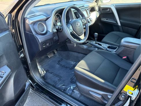 Used 2016 Toyota RAV4 LE image 13