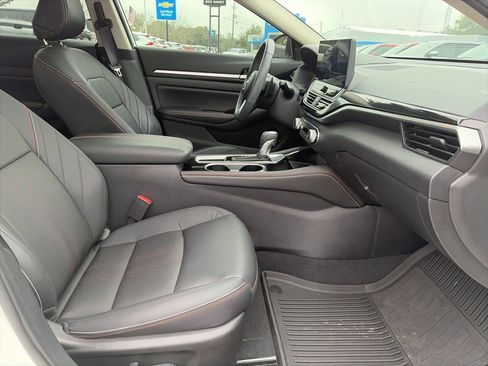 Used 2024 Nissan Altima 2.5 SR w/ SR Premium Package image 8