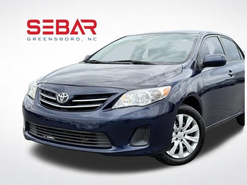 Used 2013 Toyota Corolla LE FWD image 2