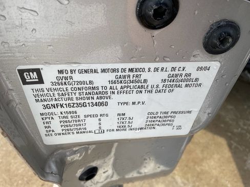 Used 2005 Chevrolet Suburban Z71 w/ Preferred Equipment Group image 19