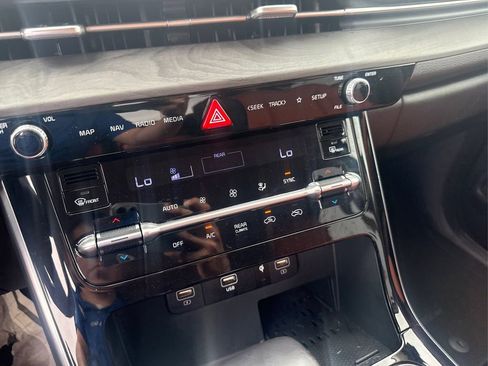 Used 2024 Kia Carnival SX FWD image 27