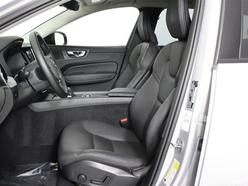 Certified 2025 Volvo XC60 B5 Plus image 31
