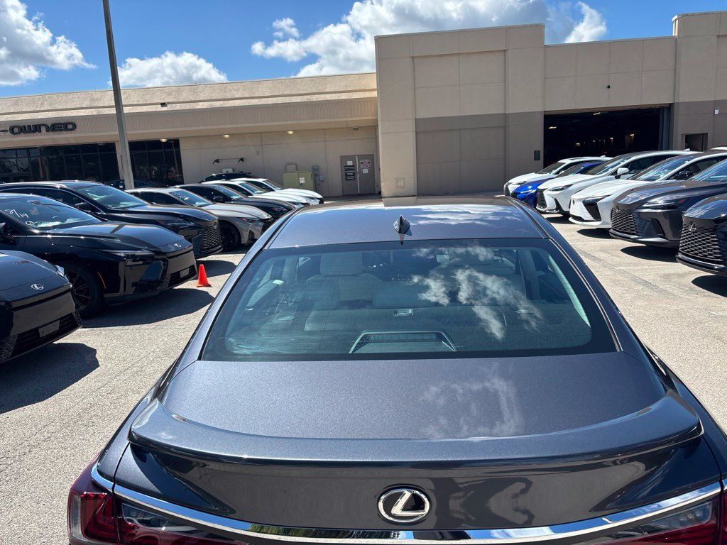 Used 2023 Lexus ES 300h w/ Premium Package FWD image 6