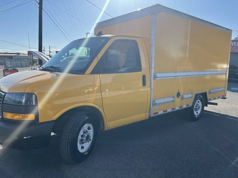 Used 2018 GMC Savana 3500 w/ Driver Convenience Package RWD image 3