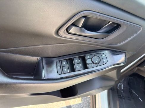 Used 2024 Nissan Rogue S AWD/4WD image 10