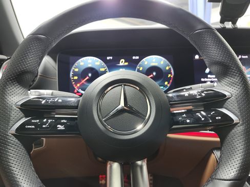 Used 2021 Mercedes-Benz E 450 4MATIC Cabriolet image 30